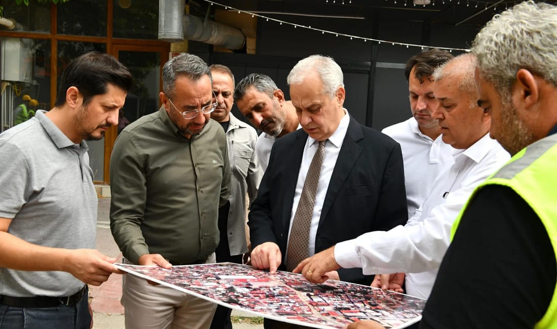 Mustafakemalpaşa’nın kalbi yenileniyor Mustafakemalpaşa’nın en önemli ulaşım arterlerinden biri olan Bursa Caddesi, altyapı