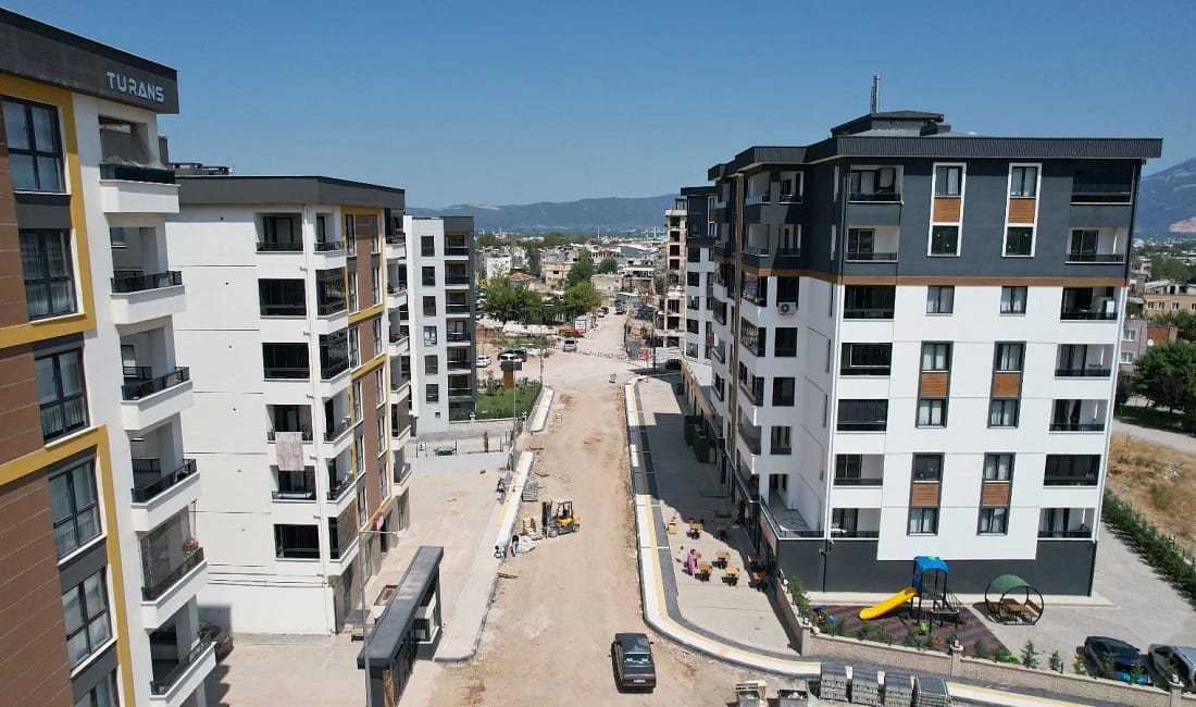 Yıldırım’da kapsamlı çalışma Yıldırım Belediyesi, Karapınar Mahallesi’nde parke ve bordür taşı döşeme çalışması