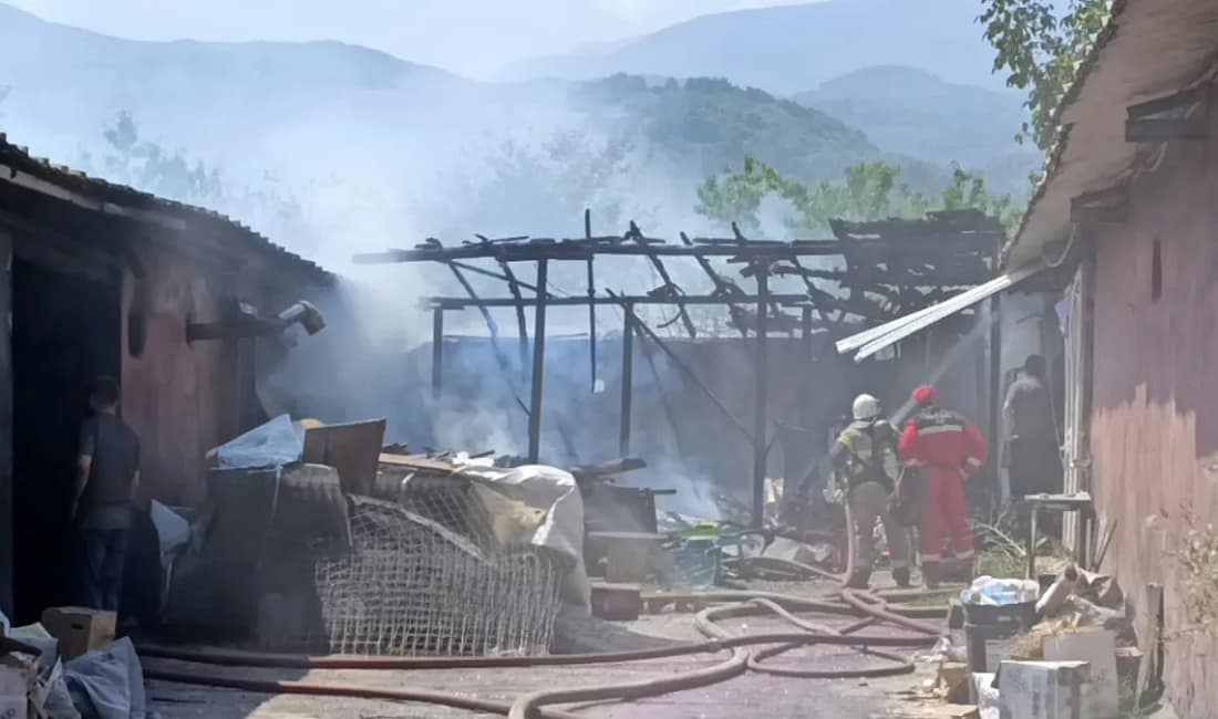 Bursa’da mobilya imalathanesinde yangın Bursa’nın İnegöl ilçesinde mobilya imalathanesinin depo kısmında yangın çıktı.