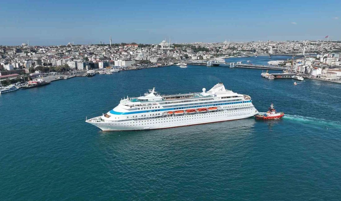 Dev yolcu gemisi Astoria Grande İstanbul’a demir attı 193 metre uzunluğundaki Astoria Grande, Samsun’dan başladığı seferini tamamlayarak İstanbul
