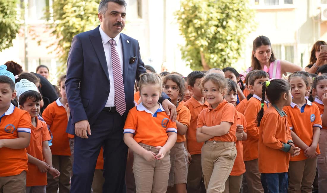 Yıldırım’dan hem öğrenciye hem esnafa destek Yıldırım Belediyesi, 2025-2-26 Eğitim Öğretim Yılı’nda ihtiyaç sahibi öğrencilere 1.500