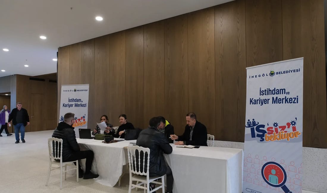 İnegöl’de istihdam rekoru kırıldı İnegöl Belediyesi Kariyer ve İstihdam Merkezi (KİMO), 2020 yılından bu