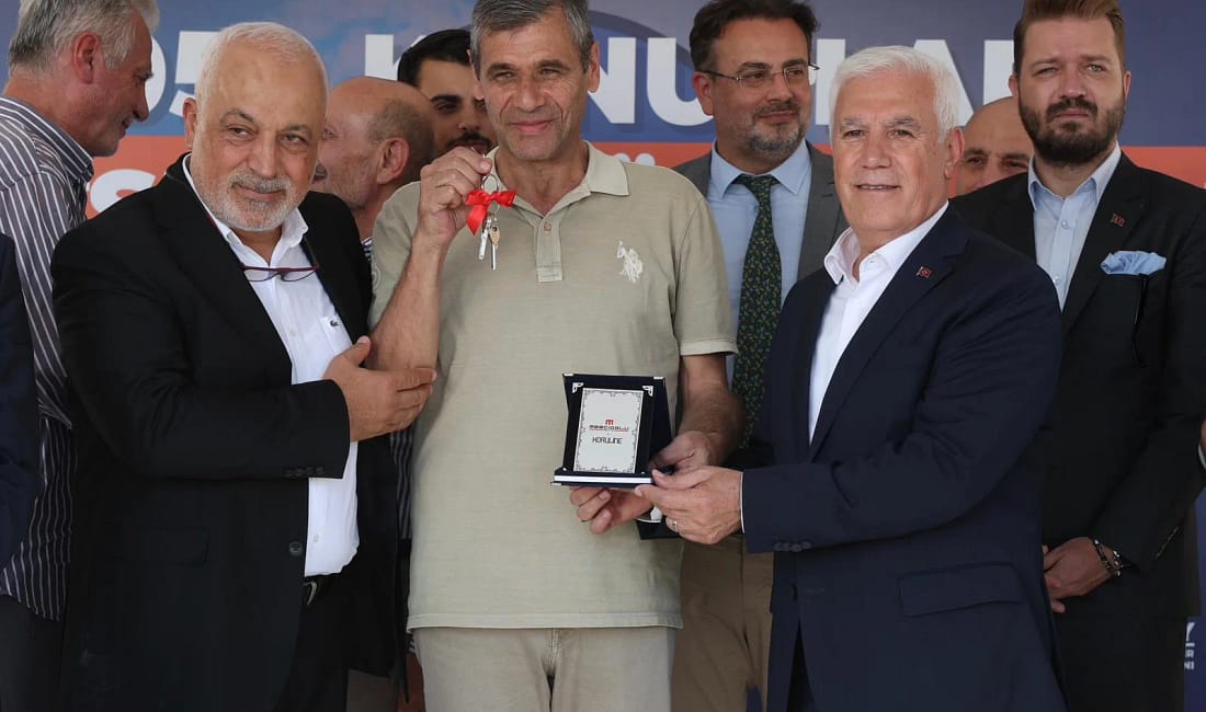 1050 Konutlar projesinde hak sahipleri yeni evlerine kavuştu! ‘Güçlenen Bursa’ hedefiyle afetlere karşı dirençli bir kent oluşturmak için