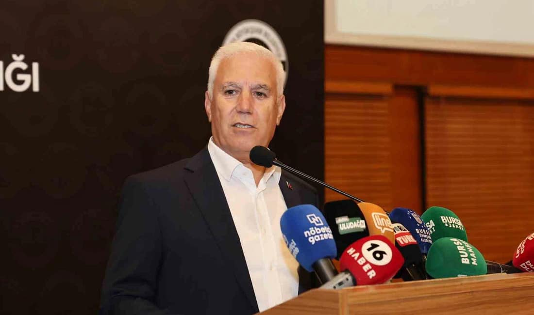 Mustafa Bozbey’den alev savaşçılarına teşekkür Bursa Büyükşehir Belediye Başkanı Mustafa Bozbey, Bursa’daki orman yangınlarının söndürülmesi