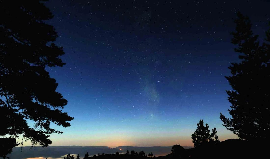 Perseid meteor yağmuru eşsiz görüntülere sahne oldu Sakarya semaları, yılın en etkileyici gökyüzü olaylarından biri olan Perseid
