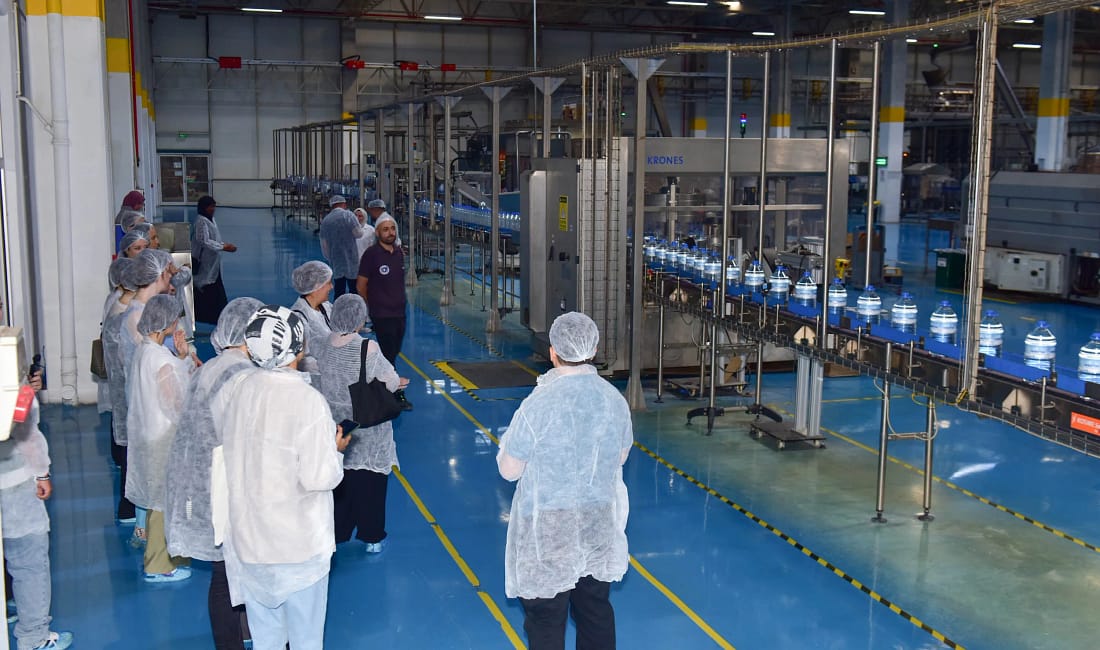 Bursa’da suyun kalbine yolculuk Bursa Büyükşehir Belediyesi tarafından düzenlenen ‘Gülümseyen Gençlik’ programı kapsamında Bursa