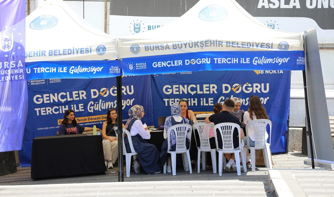 Büyükşehir’den üniversite adaylarına tercih desteği Bursa Büyükşehir Belediyesi, üniversiteye hazırlık sürecinde olduğu gibi tercih döneminde