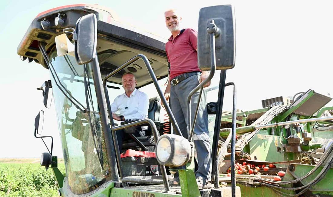 Türkiye’nin domates deposu Karacabey’de üretim devam ediyor Türkiye’nin salçalık domates ihtiyacının yüzde 40’ını karşılayan Karacabey Ovası’nda hasat