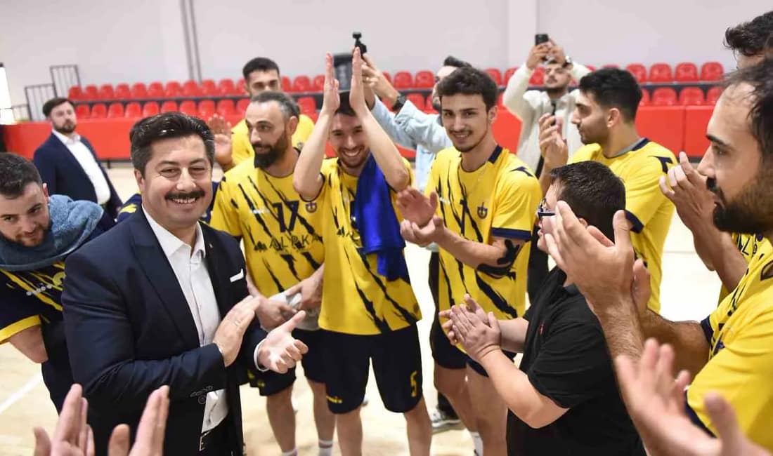 Yenişehir Belediyesi amatör kulüplere desteği devam ediyor Yenişehir Belediyesi, Yenişehir Belediyespor’un yeni sezon kararlarıyla ilgili açıklamada bulundu.