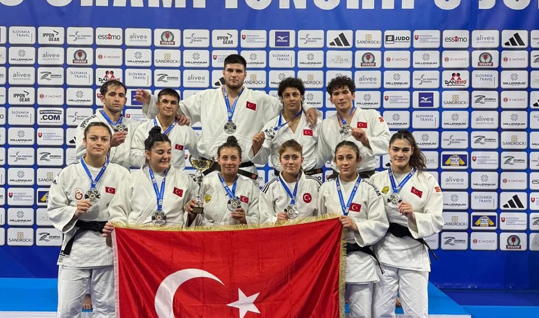 Zeynep Öztürk Avrupa ikinciliğinde yer aldı Slovakya’da düzenlenen Avrupa Gençler Judo Takımlar Şampiyonası’nda Milli Takım ikincilik