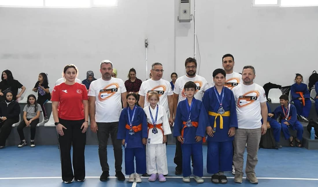 Başkan Çetin: “Hedefimiz Türkiye, Avrupa ve dünya şampiyonları çıkarmak” Pursaklar Belediyesi’nin ilçeye kazandırdığı spor tesisleri, gençleri spora yönlendirerek geleceğin