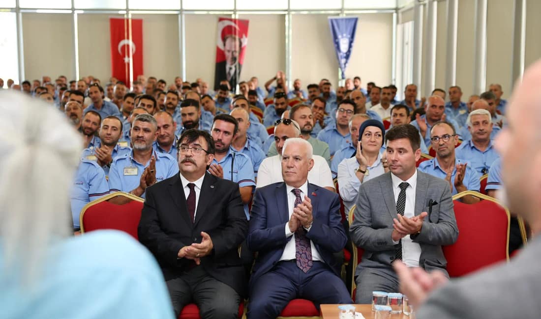 Bursa’da ulaşımın kalitesi yükseliyor Büyükşehir Belediyesi, 2025-2026 Eğitim-Öğretim Yılı öncesinde BURULAŞ şoförlerine yönelik etkili