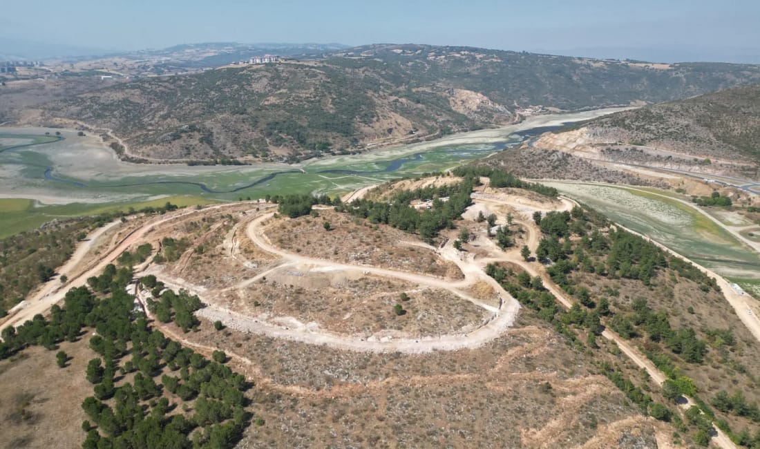 İnegöl’e yeni yaşam alanı İnegöl Belediyesi’nin yapımını sürdürdüğü Millet Bahçesinde altyapı çalışmaları devam ediyor.
