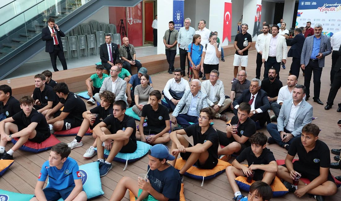 Karacabey Gençlik Merkezi açıldı Bursa Büyükşehir Belediyesi tarafından Karacabey ilçesine kazandırılan Gençlik Merkezi, düzenlenen