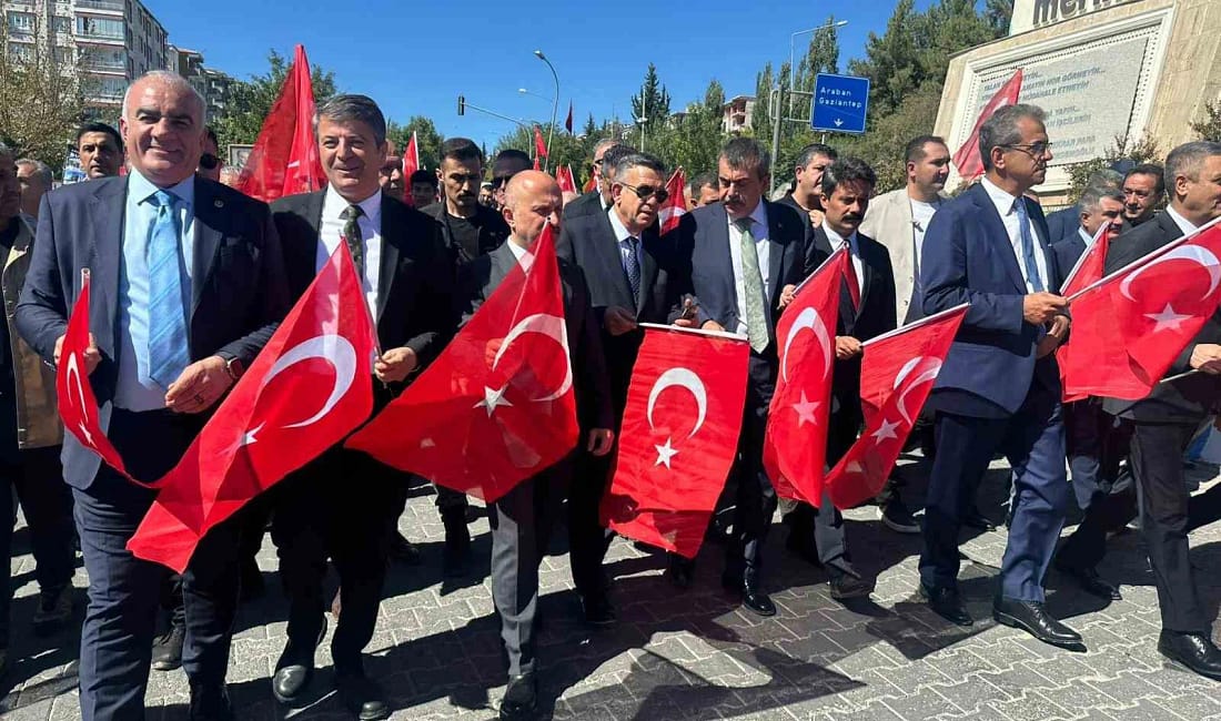 Besni Eğitim Bayramı’nda eğitimdeki gelişmeleri anlattı Milli Eğitim Bakanı Yusuf Tekin, Adıyaman’ın Besni ilçesinde düzenlenen Eğitim