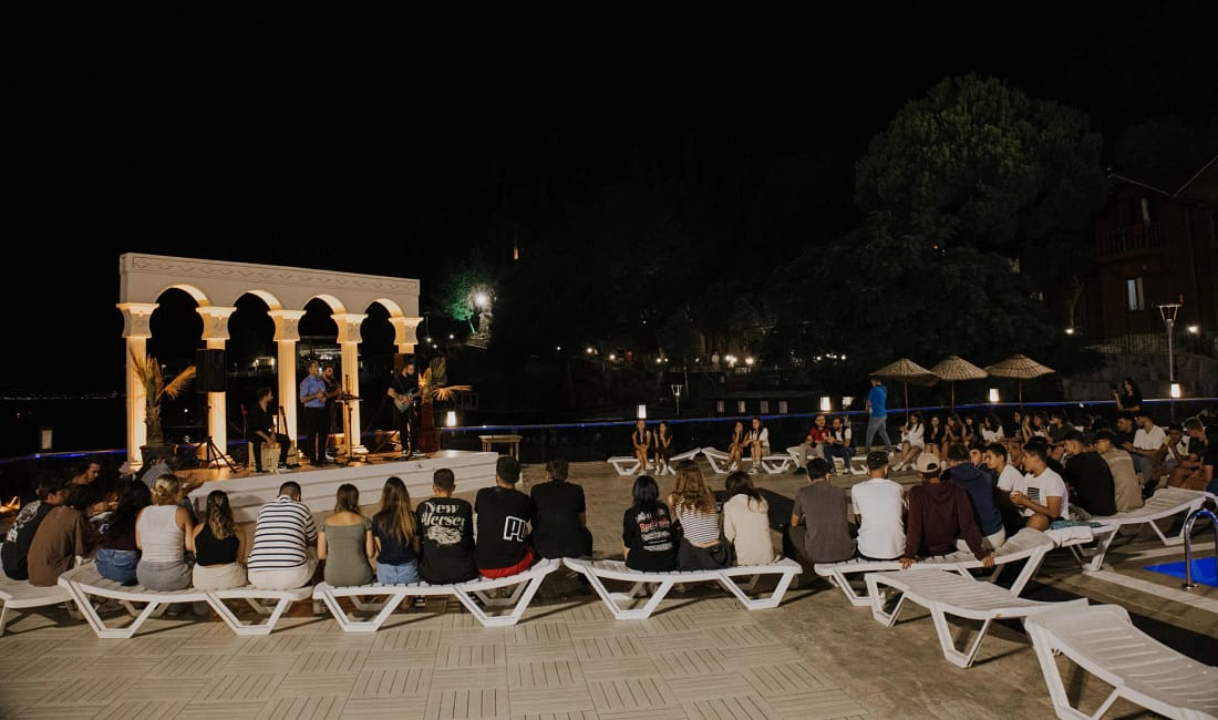 Gemlik’te gençlik kampı coşkusu Gemlik Belediyesi’nin, gençlerin yaz tatilini verimli değerlendirmeleri ve sosyal-kültürel gelişimlerine