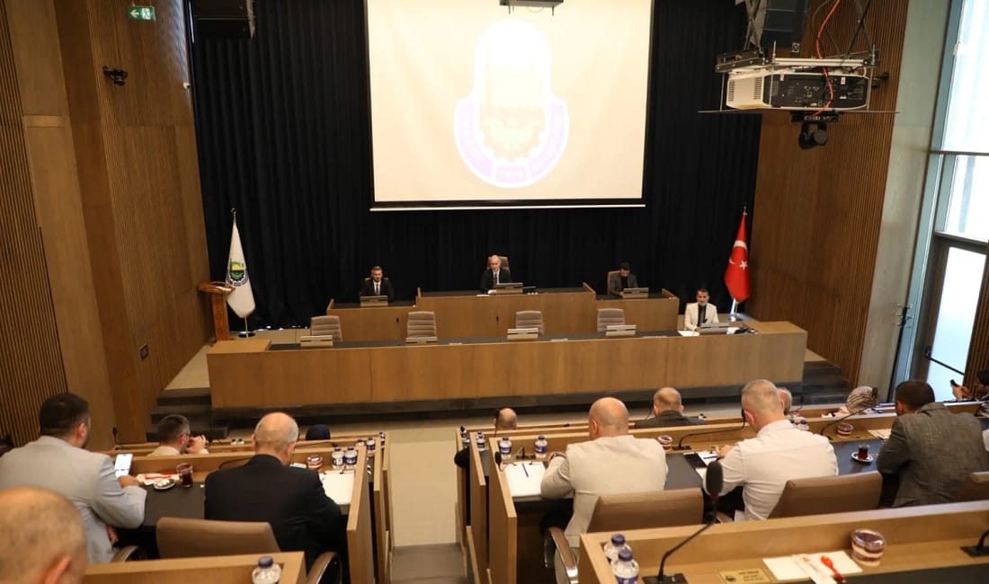 İnegöl Meclisi geçmişe yolculuk yaptı İnegöl Belediyesi’nin Eylül ayı meclis toplantısında, şehrin düşman işgalinden kurtuluşunun