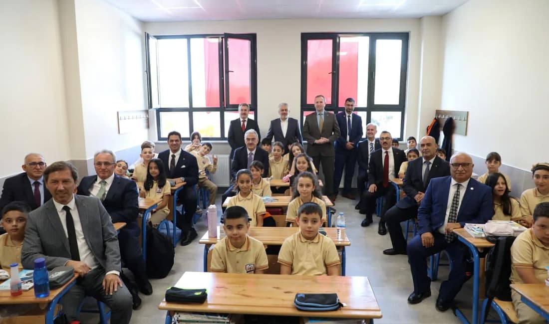 İnegöl’e yeni okul müjdesi Okullarda ilk ders zili çaldı. İnegöl’de 2025-26 eğitim öğretim yılıyla