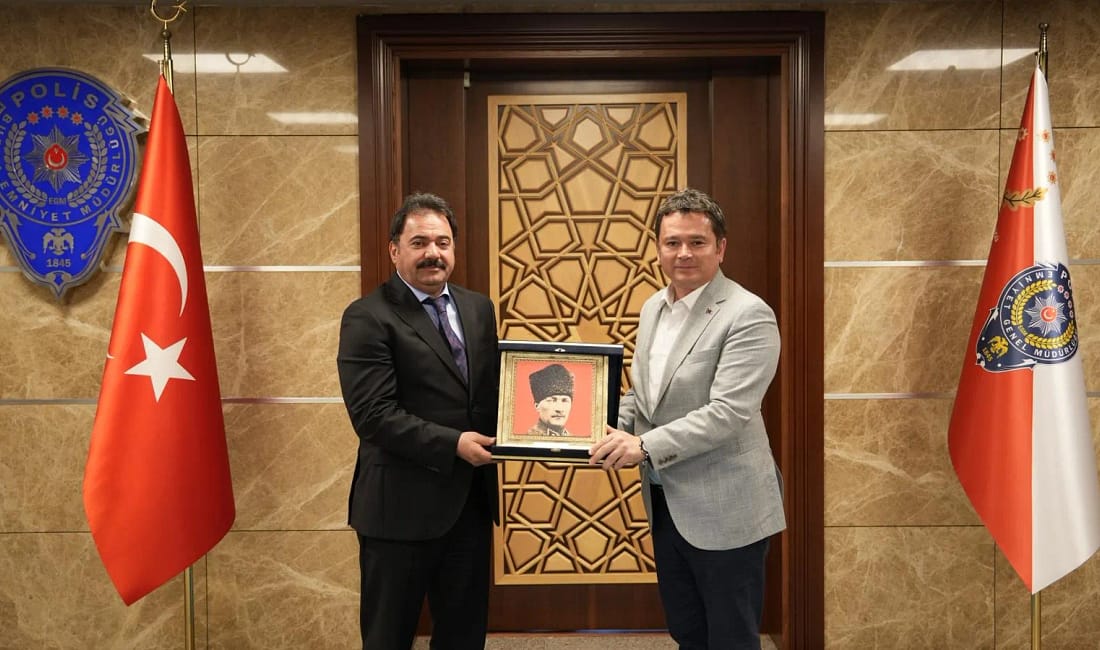 Bursa’nın güvenliği için önemli iş birliği mesajı Osmangazi Belediye Başkanı Erkan Aydın, Bursa İl Emniyet Müdürlüğü görevine