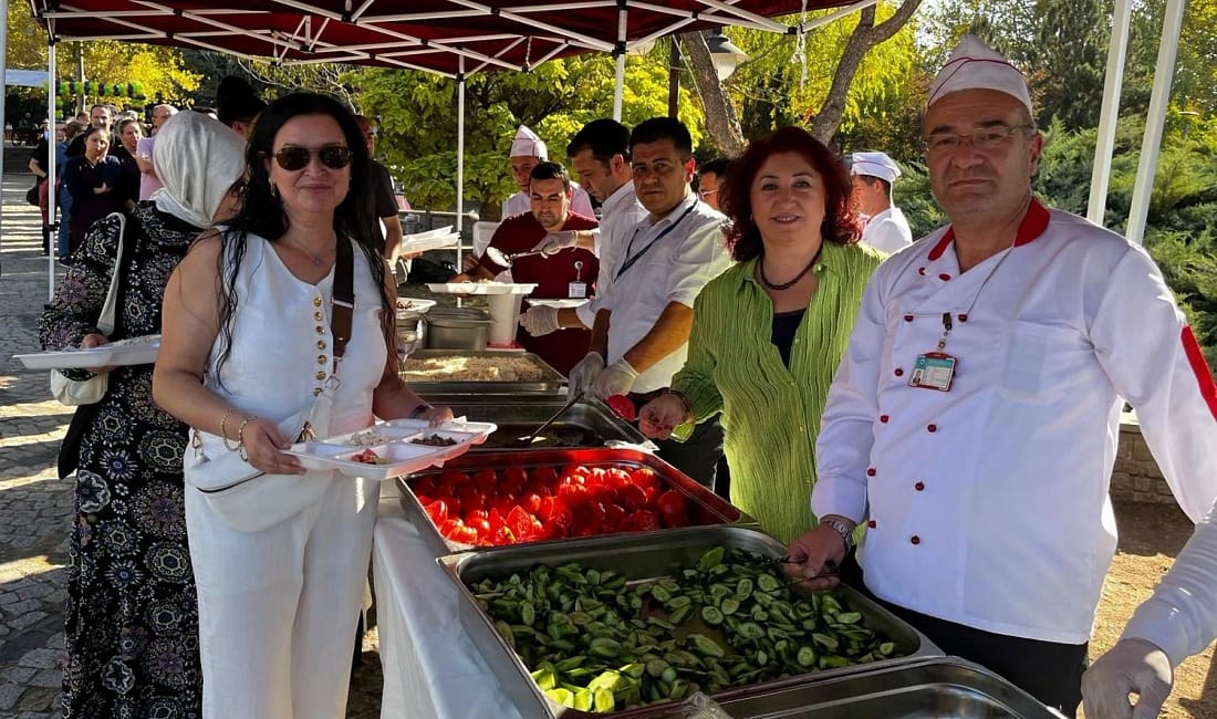 ESOGÜ Hastanesi’nde 11. Pilav Günü etkinliği Eskişehir Osmangazi Üniversitesi (ESOGÜ) Sağlık Uygulama ve Araştırma Hastanesi’nin geleneksel