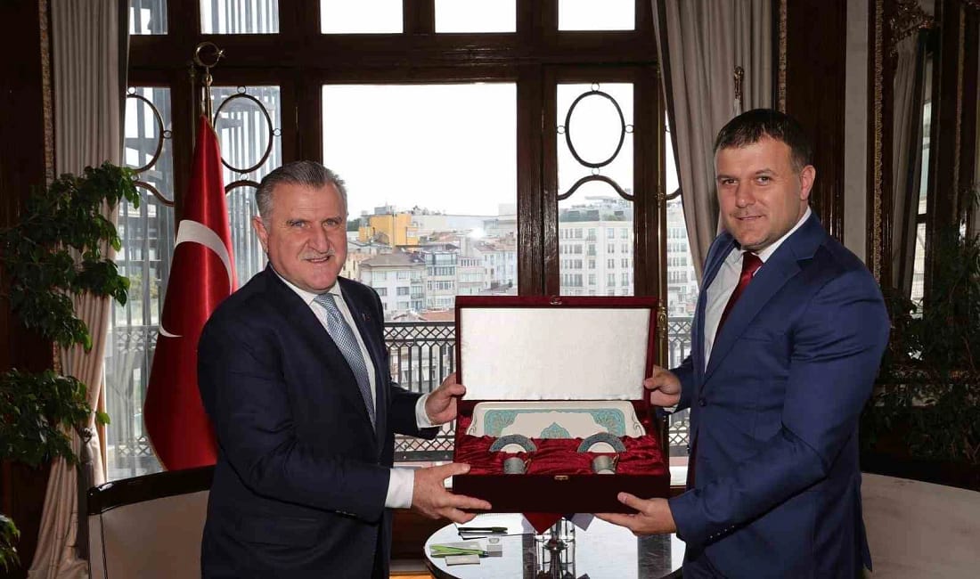 Bakan Osman Aşkın Bak, Sırbistanlı mevkidaşı Hüseyin Memiç ile buluştu İstanbul’da bir araya gelen Gençlik ve Spor Bakanı Osman Aşkın