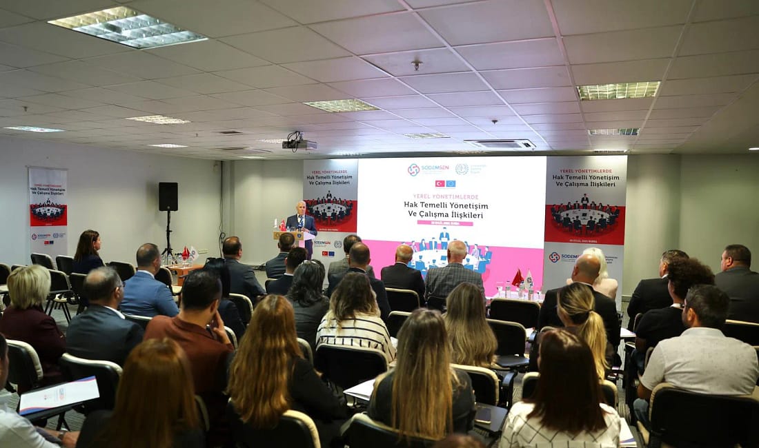 Bursa Büyükşehir’de sosyal adalet vurgusu Bursa Büyükşehir Belediye Başkanı Mustafa Bozbey, SODEMSEN’in düzenlediği çalıştayda, “Çalışanlarımızın