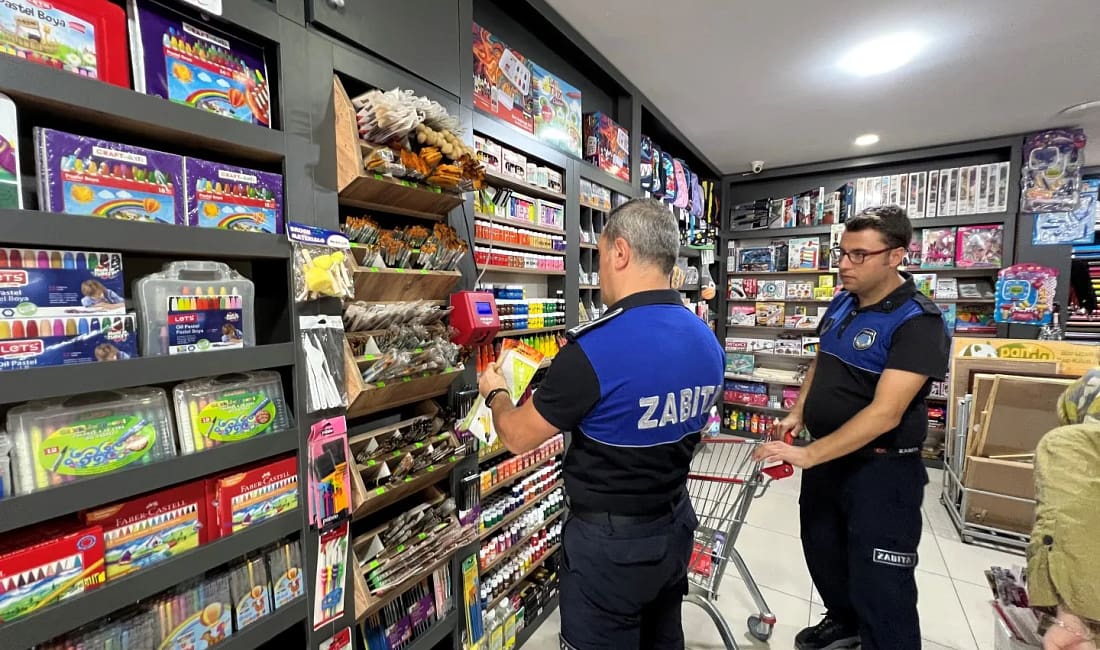 İnegöl’de zabıtadan kırtasiye denetimi Okulların açılmasına sayılı günler kala kırtasiye alışverişleri başlarken, İnegöl Beledisi
