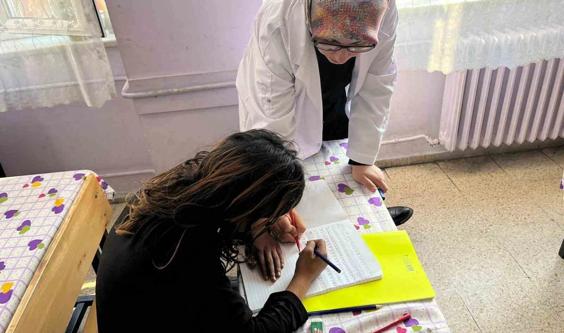 Eskişehir’de sokakta tespit edilen 176 çocuk eğitime kazandırıldı Vali Hüseyin Aksoy, dilencilikle mücadele kapsamında yürütülen çalışmalar sonucu, 2