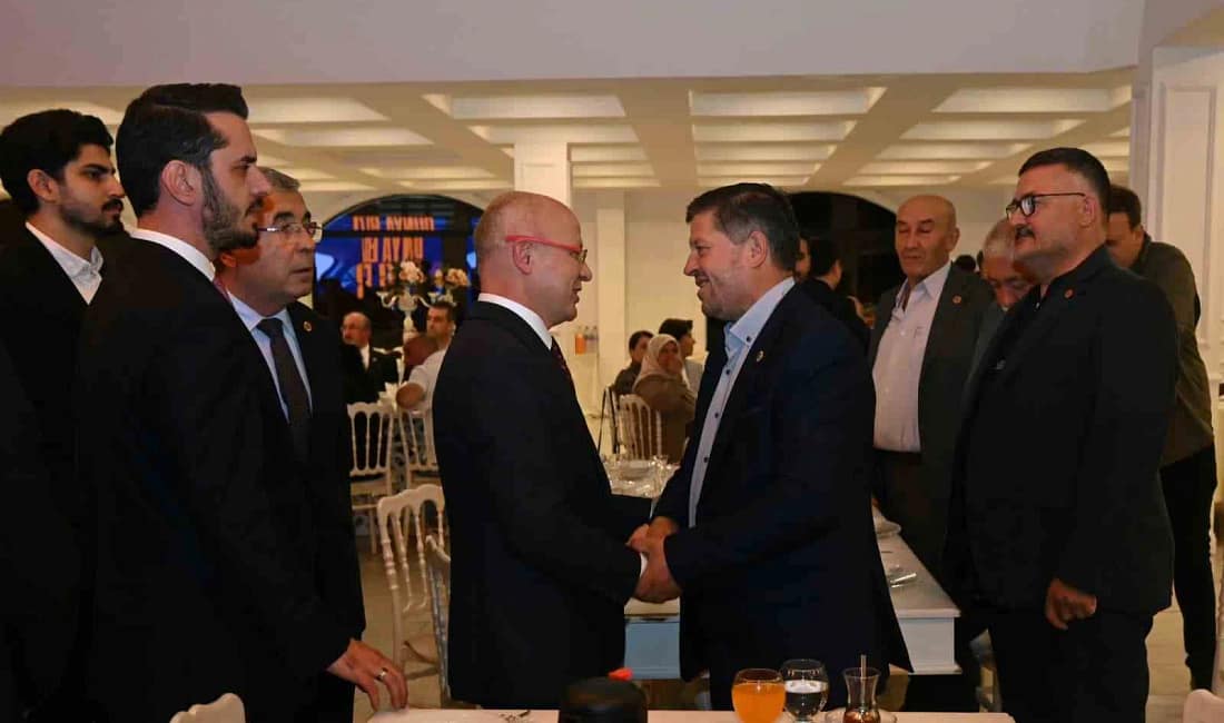 AK Parti Osmangazi’den muhtarlarla birlik ve beraberlik gecesi AK Parti Bursa İl Başkanı Davut Gürkan, Osmangazi İlçe Teşkilatı’nın