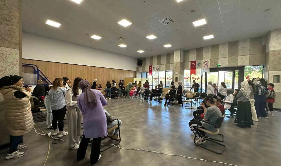 Kayseri’de özel bireylere KAYMEK’ten kuaförlük etkinliği Kayseri Büyükşehir Belediyesi’ne bağlı Besime Özderici Engelsiz Yaşam Merkezi’nde düzenlenen