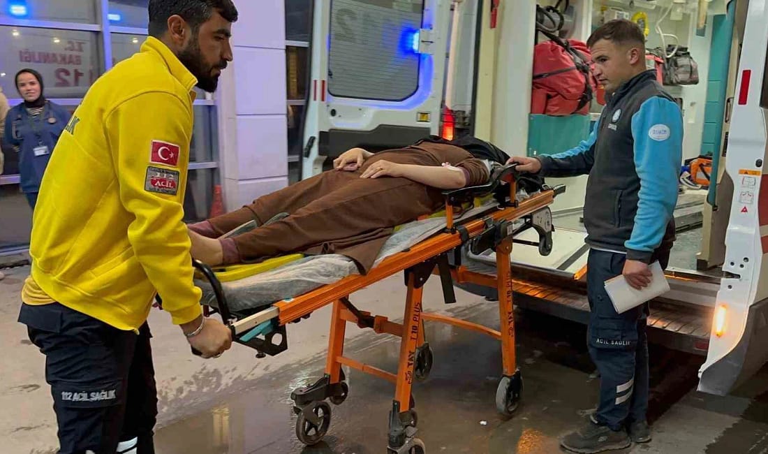 Adıyaman’da motosiklet kazası: 4 kişi yaralandı Adıyaman’da sürücüsünün direksiyon hakimiyetini kaybettiği motosiklet devrildi. Kazada 4 kişi