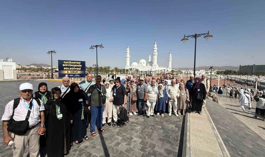 Gaziantep’ten kutsal yolculuğa çıkan ulu çınarlar Medine ziyaretini tamamladı Gaziantep Büyükşehir Belediyesi’nin "41 Yıllık Evli Ulu Çınarlarımız Kutsal Yolculukta"