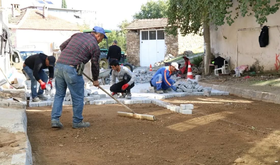 Yenipazar Belediyesi çalışmalarını eş zamanlı sürdürüyor Aydın’ın Yenipazar ilçesinde alt yapıdan parklara, yol düzenlemelerinden sosyal tesislere