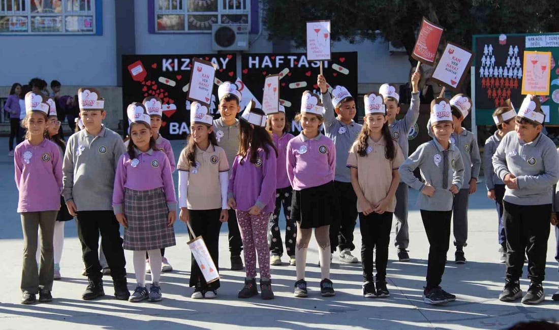 Efeler’de minik öğrencilerden anlamlı Kızılay etkinliği Aydın’ın Efeler ilçesinde minik öğrenciler, Kızılay Haftası kapsamında düzenlenen etkinlikte