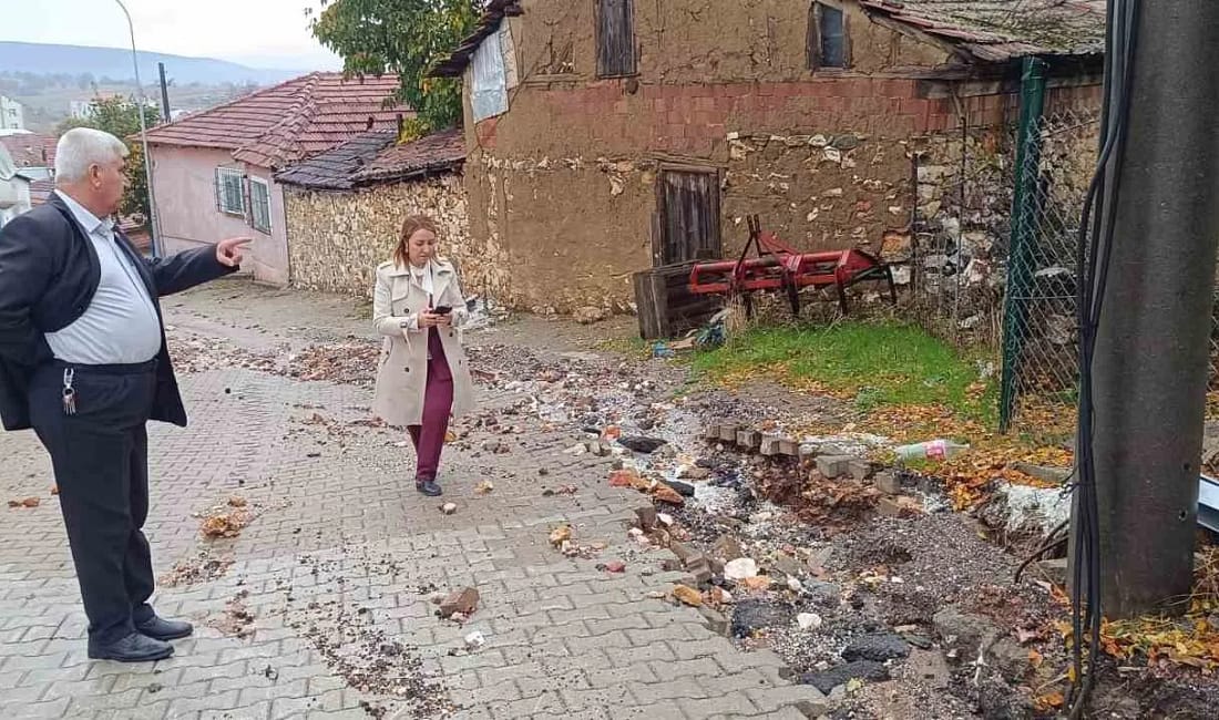 Başkan Zekiye Tekin’den yağış sonrası acil temizlik talimatı Bilecik’in Pazaryeri ilçesinde etkili yağış sonrası taş ve kaya parçalarıyla