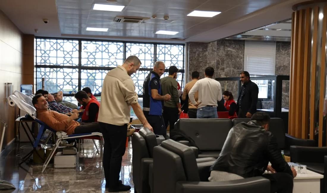 Kartepe’de “Birbirimize Candan Bağlıyız” kampanyasına yoğun ilgi Kartepe Belediyesi ile Kızılay iş birliğinde düzenlenen kan ve kök