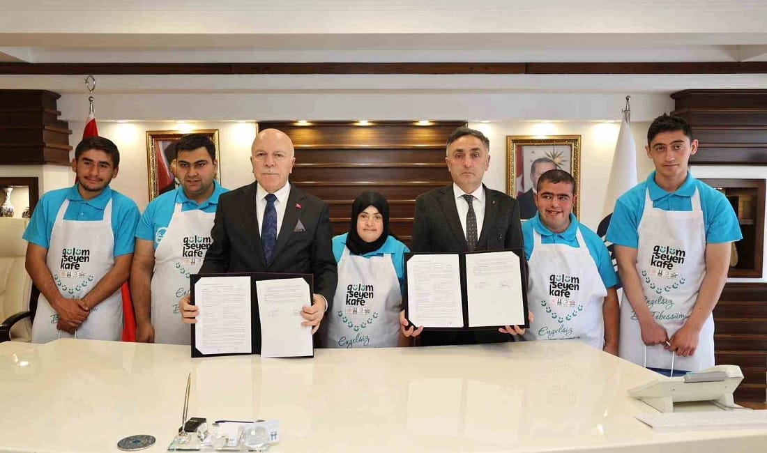 Erzurum’da engelleri aşan proje: Gülümseyen Kafe’de istihdam başladı Erzurum Büyükşehir Belediyesi ve İŞKUR işbirliğiyle hayata geçirilen “Korumalı İşyeri
