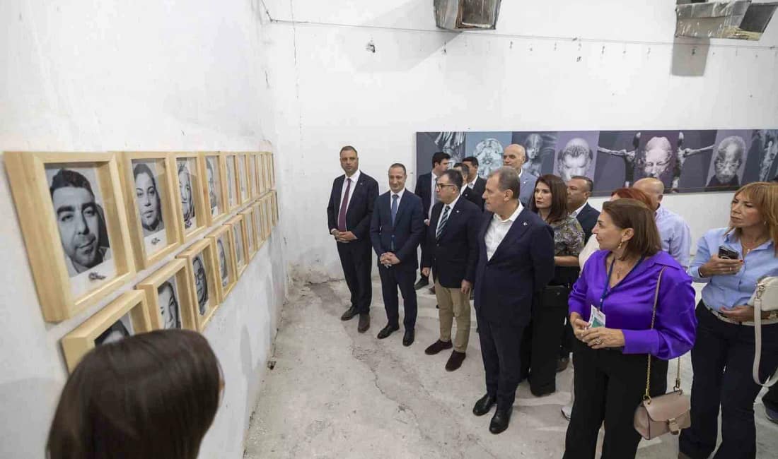 Başkan Seçer: “Tarihi binaların restorasyonu için severek bütçe ayırıyoruz” Mersin Büyükşehir Belediye Başkanı Vahap Seçer, Tarsus’taki 2. Akdeniz Bienali