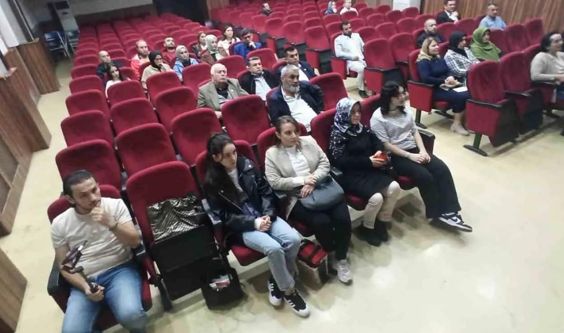 Devrek’te Açık Kapı sistemi ve kadına yönelik şiddetle mücadele semineri düzenlendi Zonguldak’ın Devrek ilçesinde Kaymakamlık tarafından düzenlenen seminerde, Açık Kapı sistemi