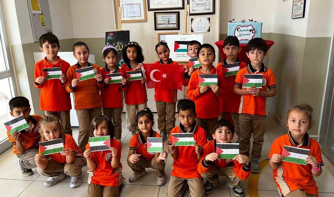 Darende’de öğrencilerden Gazze için yardım kampanyası Malatya’nın Darende ilçesinde Mehmet Akif Ersoy İlkokulu’nda düzenlenen etkinlikte öğrenciler,