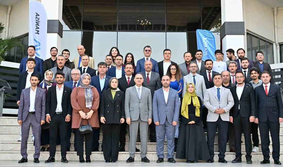 Manisa Gençlik Çalıştayı’nda kamu ve STK iş birliği vurgusu Manisa’da düzenlenen Gençlik Çalıştayı’nda gençlerin sosyal, kültürel ve manevi gelişimine