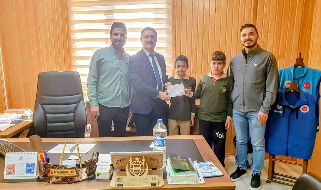 Elazığlı öğrencilerden Filistin’e anlamlı destek Elazığ Ziver İmam Hatip Ortaokulu öğrencileri, Gazze’deki kardeşlerine destek olmak