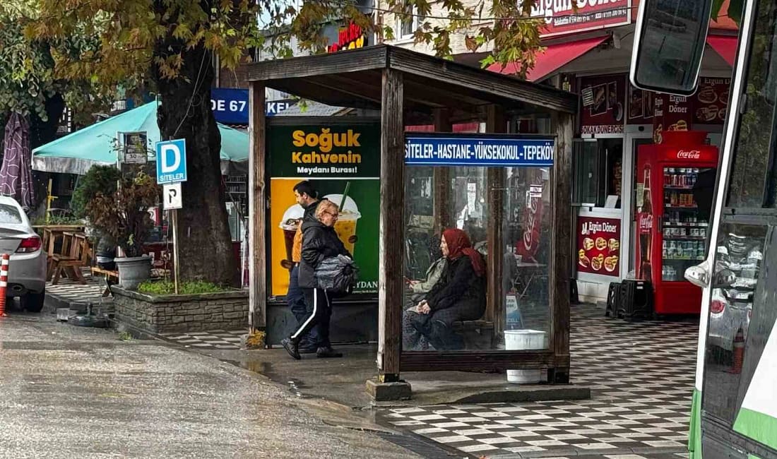 Alaplı’da halk otobüsü duraklarında saat çizelgesi yokluğu tepki çekti Zonguldak’ın Alaplı ilçesinde halk otobüsü duraklarında kalkış-varış saat çizelgesi olmaması