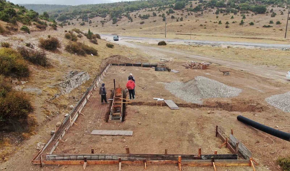 İnönü Belediyesi’nden üreticiye destek: Koyun yıkama tesisi yapılıyor Eskişehir’in İnönü ilçesinde küçükbaş hayvan yetiştiricilerinin talebiyle Oklubalı Mahallesi’nde 234