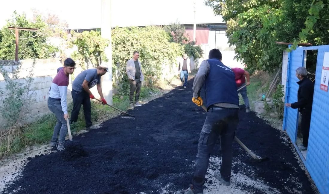 Yenipazar’da yol ve çevre düzenleme çalışmaları hız kazandı Aydın’ın Yenipazar ilçesinde belediye ekipleri, farklı mahallelerde eş zamanlı yol,