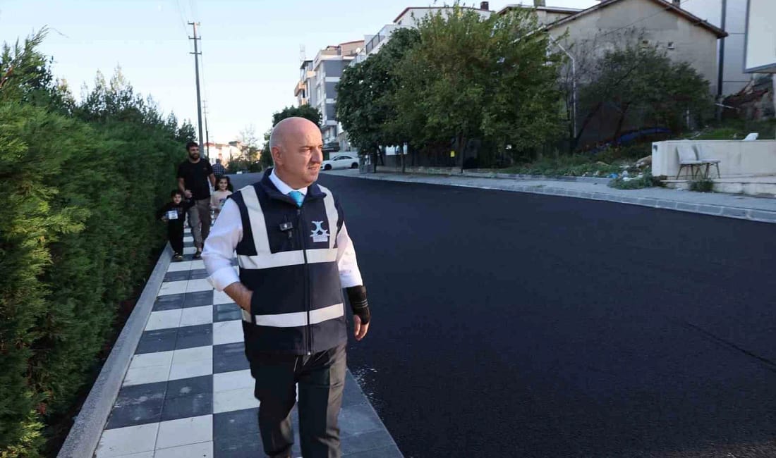 Başkan Muzaffer Bıyık: “Daha güzel bir Darıca için sahadayız” Darıca Belediye Başkanı Muzaffer Bıyık, ilçe genelinde süren yol, kaldırım