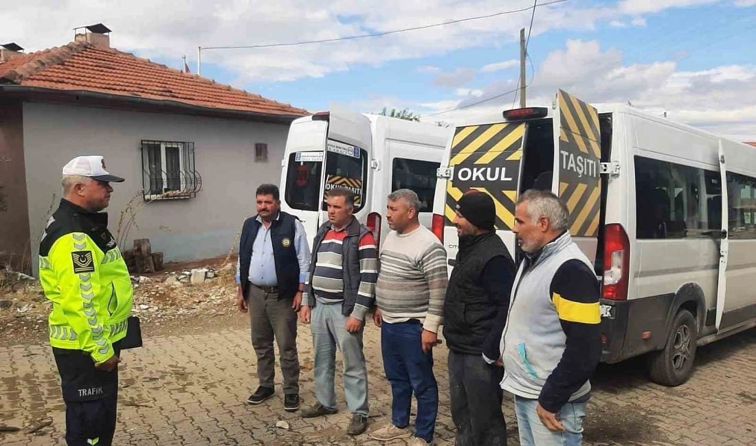 Aydın’da jandarma ekiplerinden okul servislerine sıkı denetim Aydın’ın Bozdoğan ve Koçarlı ilçelerinde jandarma ekipleri, okul servislerini denetleyerek