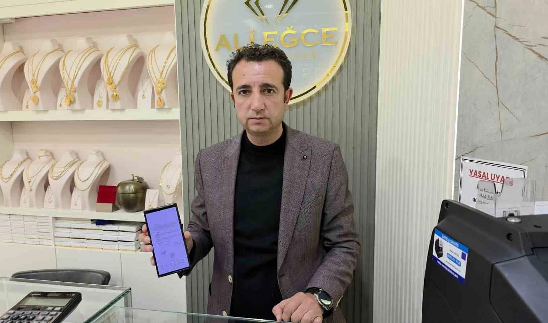 Kütahya’da imitasyon takılara ’demo’ ibaresi zorunlu oldu Kütahya Valiliği kararıyla imitasyon takılarda ’demo’ ibaresi bulundurmak zorunlu hale