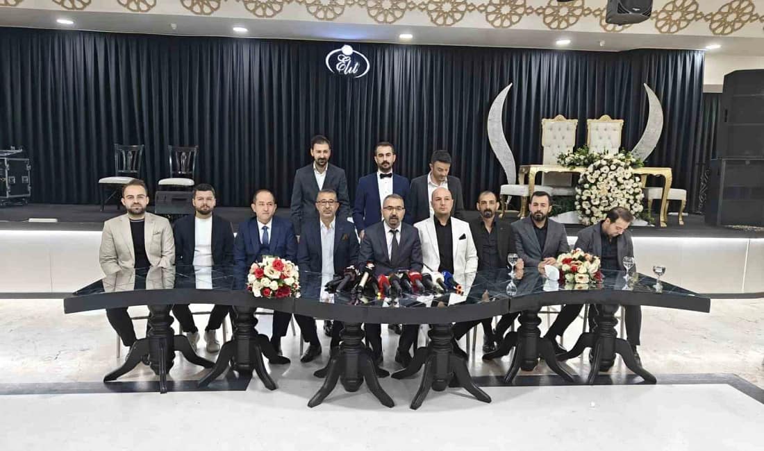 Refik Karakuzay, Kayseri Sarraflar ve Kuyumcular Derneği başkanlığına adaylığını açıkladı Refik Karakuzay, Kasım ayında yapılacak seçimlerde Kayseri Sarraflar ve Kuyumcular