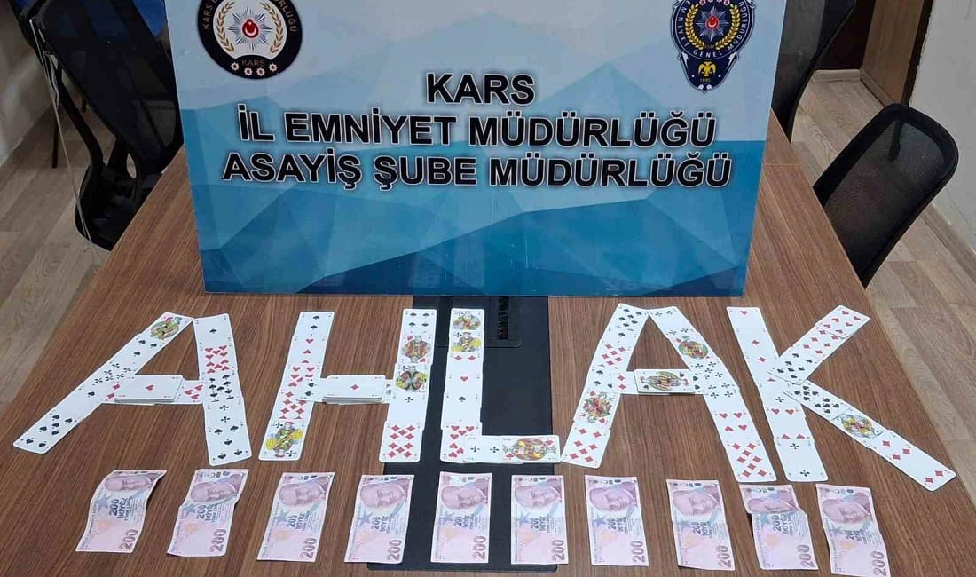 Kars’ta asayiş uygulamaları sıklaştırıldı Kars İl Emniyet Müdürlüğü, bir ay boyunca yürüttüğü asayiş uygulamalarında